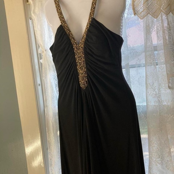 JS Boutique Elegant Black and Gold Evening Gown 10 - Picture 3 of 7